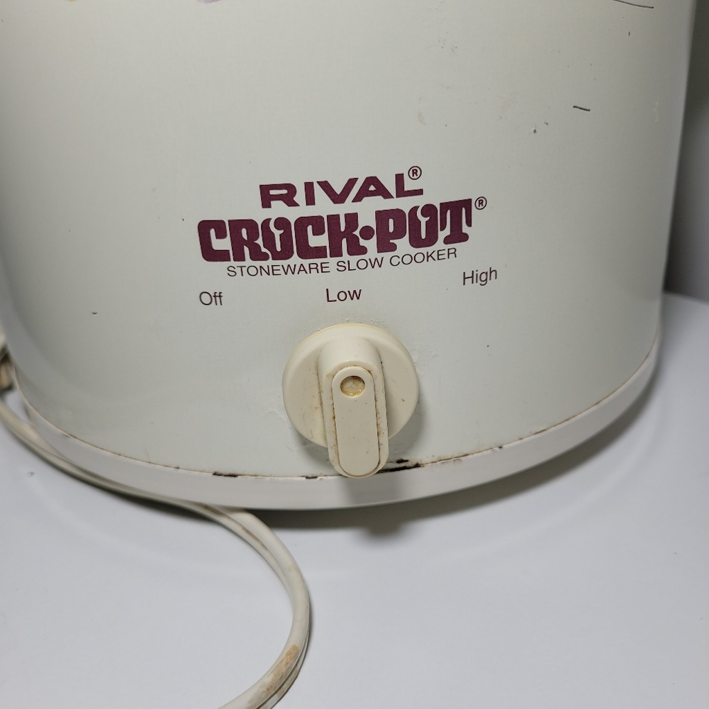 Cream Cookware Slow Cooker with Temperature Control - Picture 2 of 9